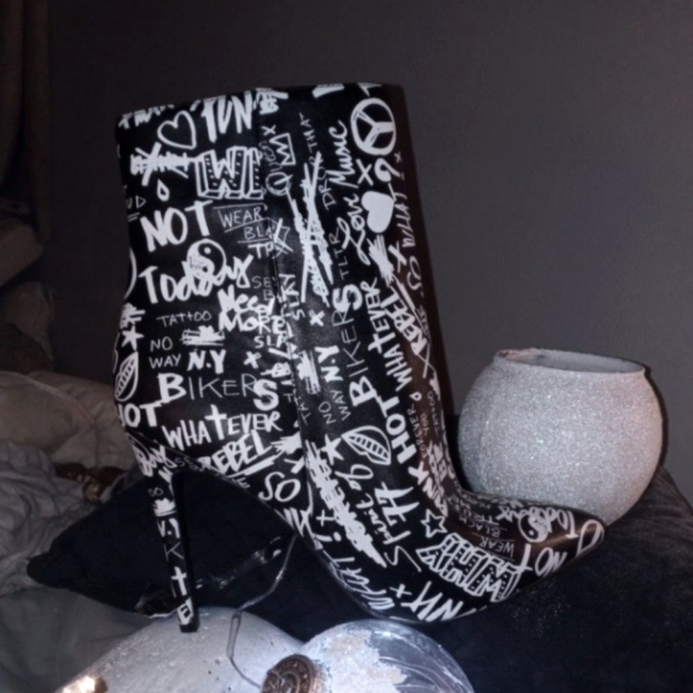 Aldo grafitti ankle boots